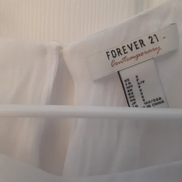 NWOT Forever 21 Size Small White blouse with sleeve cutouts - Picture 2 of 3